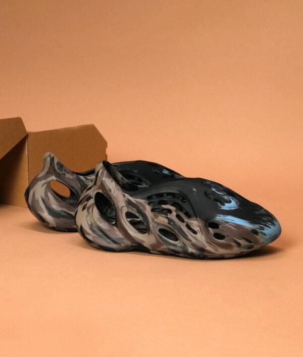 Yeezy Foam RNNR "Mx Cinder"