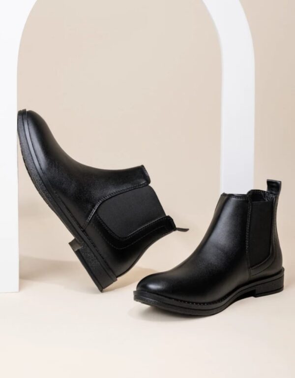 Sleek Black Chelsea Boots for Men