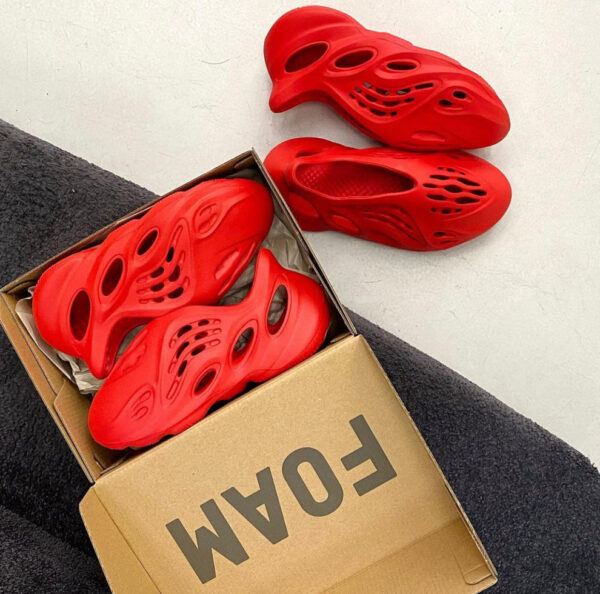 Yeezy Foam RNNR "Vermillion"