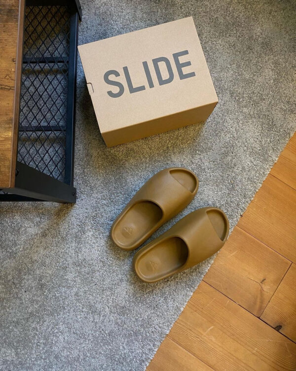 Yeezy Slides - " Earth Brown"