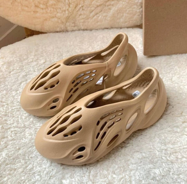 Yeezy Foam RNNR Ochre